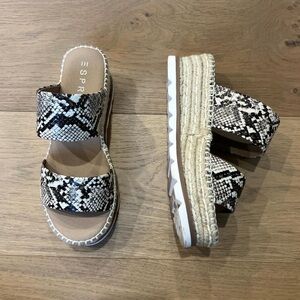 Esprit Women's Black and White Espadrilles Sandals